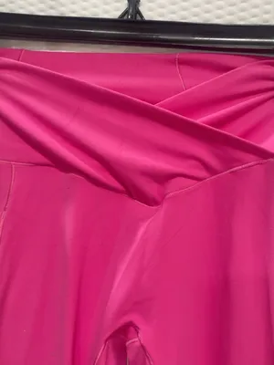 Halara Women’s Small Hot Pink Crossover High Waist 7/8 Pocket Leggings NWOT New thumbnail 2