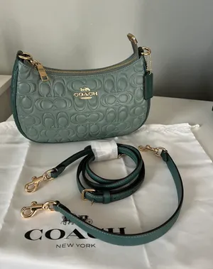 Coach Teri Shoulder Bag In Blocked Signature thumbnail 8