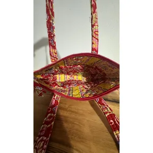 Vera Bradley Like Small Quilted Tote Bag Red Floral Paisley‎ Mesa Red Zipper Handbag thumbnail 2