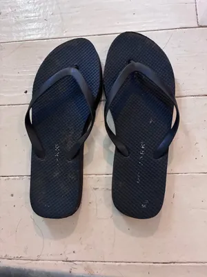 Primark Essential Classic Black Flip Flops thumbnail 2
