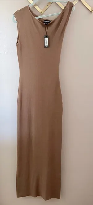 PRETTYLITTLETHING Mocha Fine Knit Twist Neck Maxi Dress Size M NWT thumbnail 1