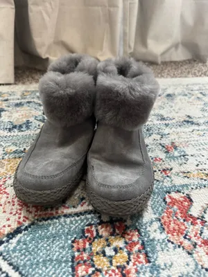 UGG Boots Women’s 7 thumbnail 4