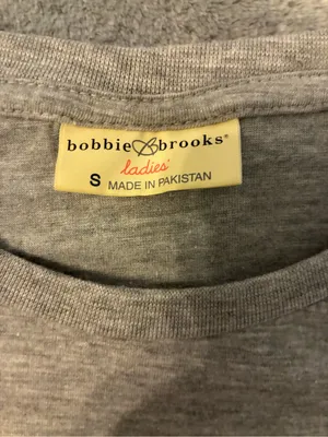 Women’s Bobbie Brooks Grey 'Be Kind' Graphic Tee Size Small thumbnail 2