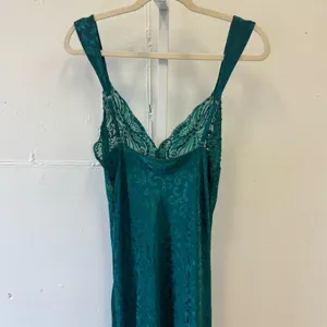 Vintage Victoria’s Secret Emerald Green Lace Sequin Midi Slip‎ Large thumbnail 8