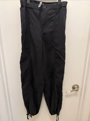 Vuori Coastline Pant in black thumbnail 2