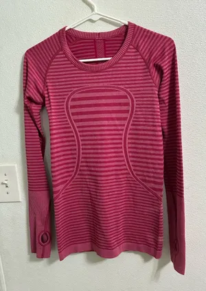 Lululemon Swiftly Tech Top women’s 4 pink berry Rumble Thumb holes Crew thumbnail 1