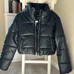 Cropped Puffer Coat thumbnail 1