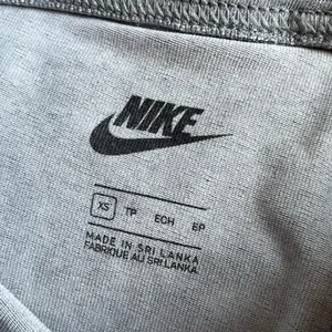 Nike Women’s Gray Biker Shorts Size XS High Rise Stretch Cotton Athletic thumbnail 2
