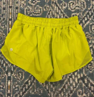 Lululemon Shorts Hotty Hot 2.5" Low-Rise Lined thumbnail 2