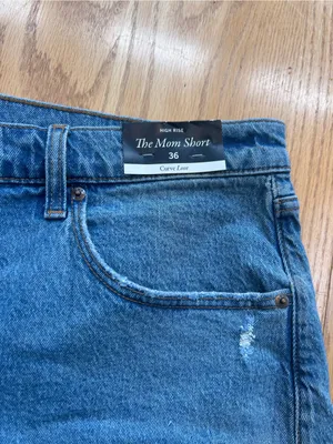 NWT Abercrombie High Rise The Mom Short Curve Love Denim Cutoff Shorts‎ Size 36 thumbnail 4