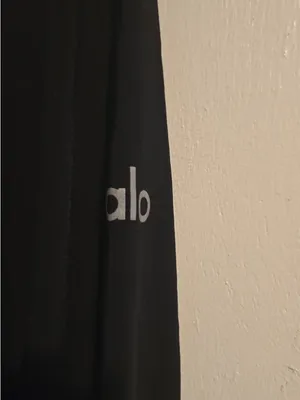ALO Yoga Black Long Sleeve Hoodie Pullover thumbnail 11