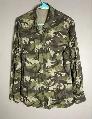 Time And Tru Womens Camo Snap Button Up Shirt Long Sleeve Size Large NWOT thumbnail 1
