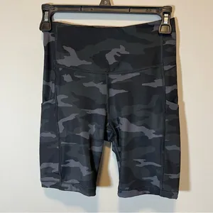 Athleta Ultimate Stash Pocket‎ Camo 7” Shorts Biker XS thumbnail 2
