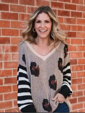 Amaryllis x Ashlee Nichols Leopard Stripe Oversized Lightweight Vneck Sweater M thumbnail 1