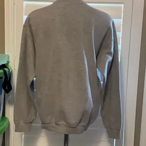 Gildan Gray and Green Sweatshirt Athletic Style thumbnail 3