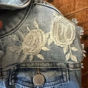 Ana distressed rose lace appliqué XS denim classic vest thumbnail 3