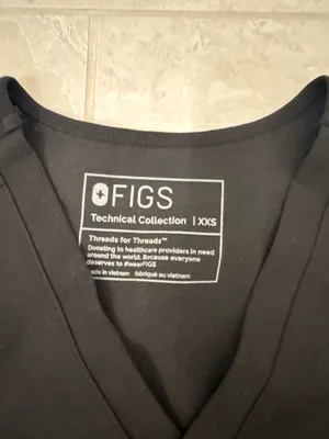 FIGS Top Scrub thumbnail 3