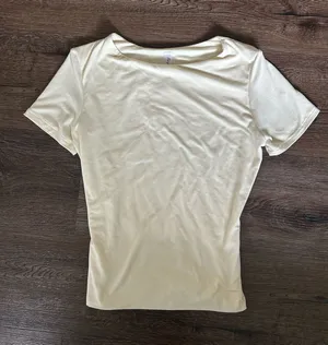 Butter Yellow Fitted Tes Size XS thumbnail 1