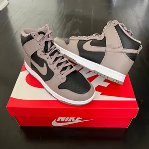 Nike NIB  Dunk High Moon Fossil thumbnail 4