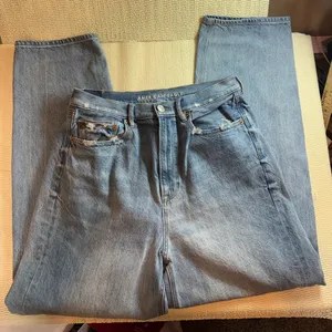 American Eagle Outfitters Baggy Jeans size 12 Light Blue Relaxed Jeans thumbnail 1
