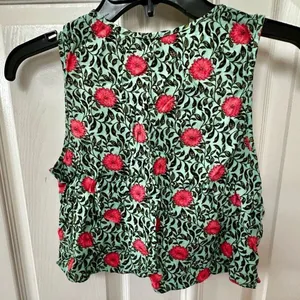 Forever 21 cropped green floral tank thumbnail 2