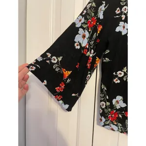 Banana Republic Blouse Floral Bell Sleeve Black Botanical Print Medium Boho M‎ thumbnail 4