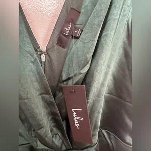 Elegant Green Satin Dress Size L thumbnail 4