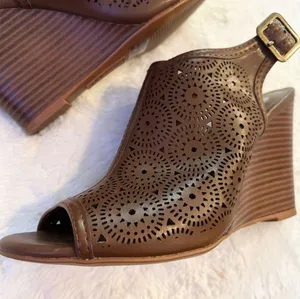 Jasmin Brown Faux Leather Cut Out Ankle Strap Wedges Size 6 thumbnail 3