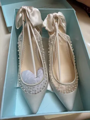 Bella Belle White Satin Heels Size 7.5 thumbnail 1