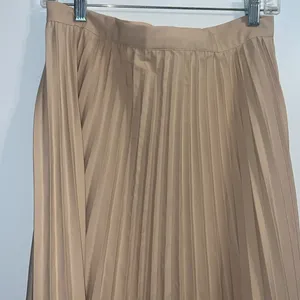 Amazon SweatyRocks Women's Casual Solid Longline Pleated Long Skirt Medium thumbnail 3