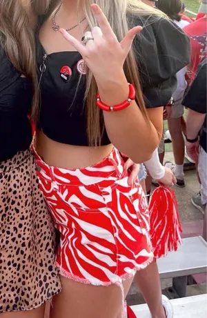 Red Zebra shorts Size M thumbnail 1