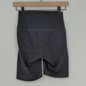 Everlane Women's The Perform Bike Short Size Extra Small Black Lightweight‎ thumbnail 7