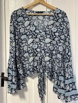 American Eagle NWT floral tie front blouse with bell sleeves size Large thumbnail 1