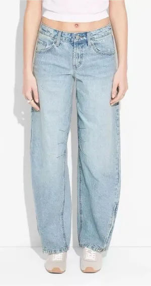 Wild Fable Low Rise Barrel Jeans Women’s Size 4 Rigid Zip Ankle Detail thumbnail 1