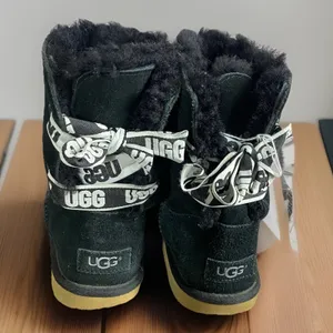 UGG Bailey Bow II 1100492K Black Suede Slip On Winter Boots Big Girls US 6/W7 thumbnail 3