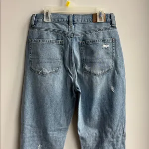 American Eagle Mom Jeans Size 2 SHORT thumbnail 8