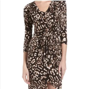 BCBGMAXAZRIA Zaria Wrap Dress Leopard Print Tie Waist 3/4 Sleeve Size S thumbnail 2
