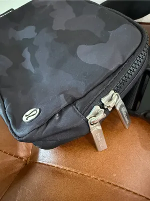 Lululemon Everywhere Large Camo Belt Bag 2L Grey Black Camouflage Unisex thumbnail 7