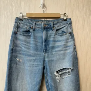 American Age American Eagle AE Stretch Mom Straight Jean Blue Medium Wash‎ Womens Size 8 thumbnail 2