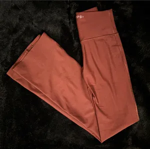 YPB Abercrombie & Fitch High-Rise Flare Leggings thumbnail 2