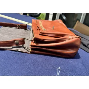 Vintage 70s Cognac Brown Leather Shoulder Bag with Gold Turn Lock thumbnail 11