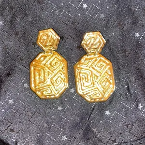 Stunning drop earrings thumbnail 1