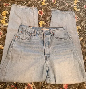Levi’s Ribcage Straight Jeans thumbnail 2