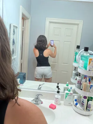Lululemon Hotty Hot 2.5" Shorts thumbnail 3