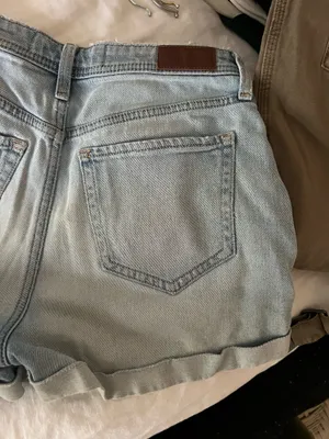 Hollister Curvy High-Rise Shorts Mom thumbnail 8