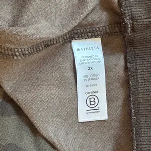 Athleta Womens Camo Sweatshirt 2X Olive Green Curvy Girl Camouflage Crewneck thumbnail 4