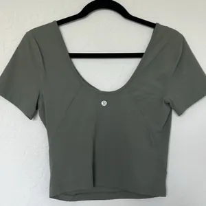 Lululemon‎ Grey Sage Align Short Sleeve Nulu Fabric Workout Yoga Top Size 4 Gym thumbnail 7