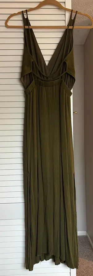 Lulu’s forest green dress  thumbnail 2