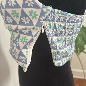 Zara blue & white daisy top EUC thumbnail 7