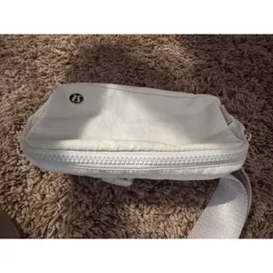 Lululemon Everywhere Belt Bag 1L White‎ Opal Crossbody Waist Bag thumbnail 4